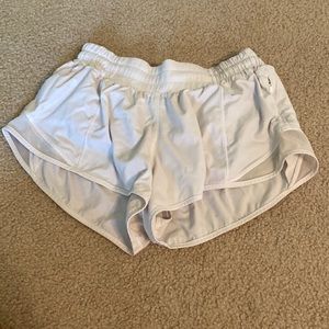 Lululemon Hotty Hot shorts 2.5 in size 2